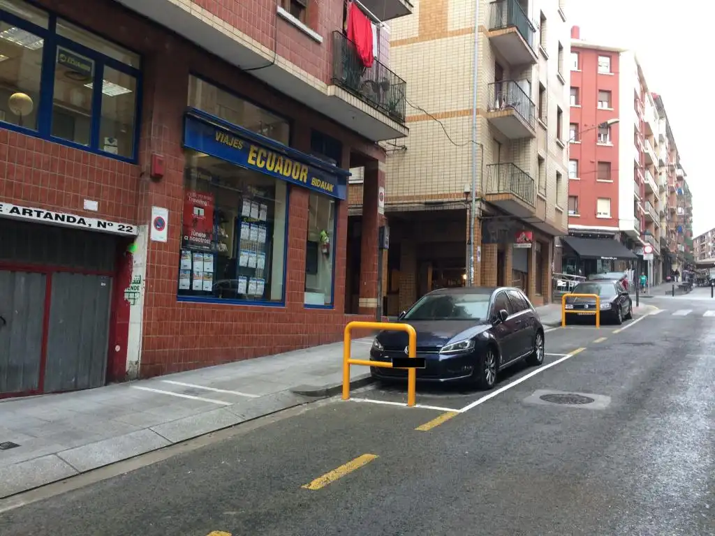Parkplatz von Garage zum Verkauf in Basauri 