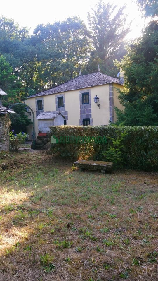 Finca rústica en venda en Begonte amb Calefacció i Jardí privat