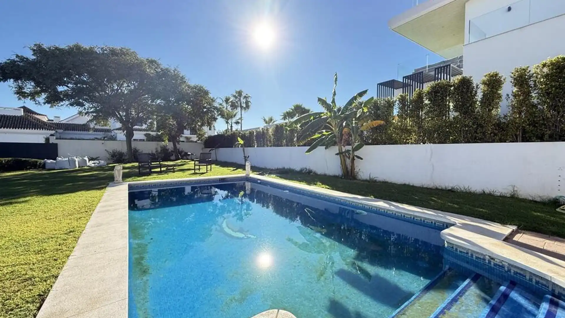 Swimming pool of Houses for sale in Estepona  with Air Conditioner, Private garden and Terrace
