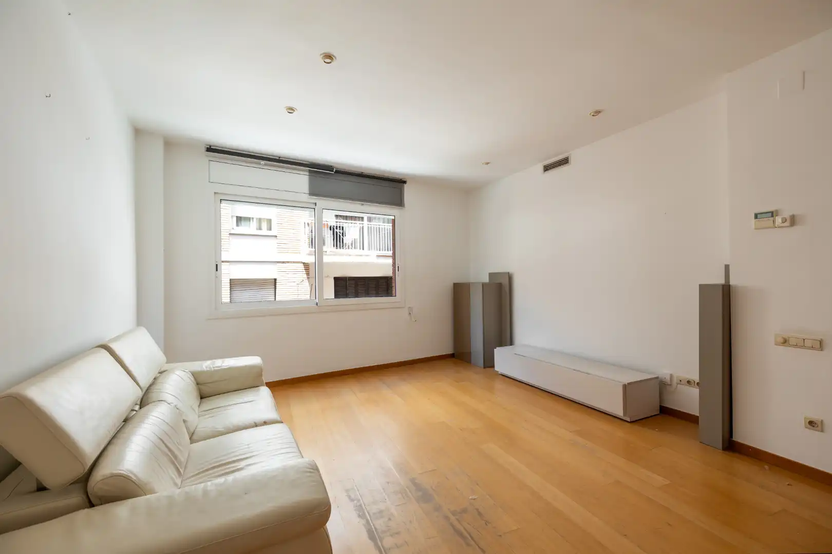 Sala de estar de Dúplex en venta en Barcelona con Calefacción, Parquet y Horno