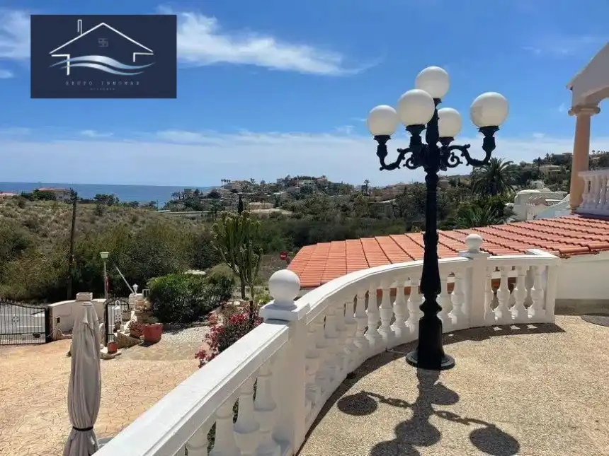 Vista exterior de Casa o xalet en venda en El Campello amb Aire condicionat, Calefacció i Jardí privat