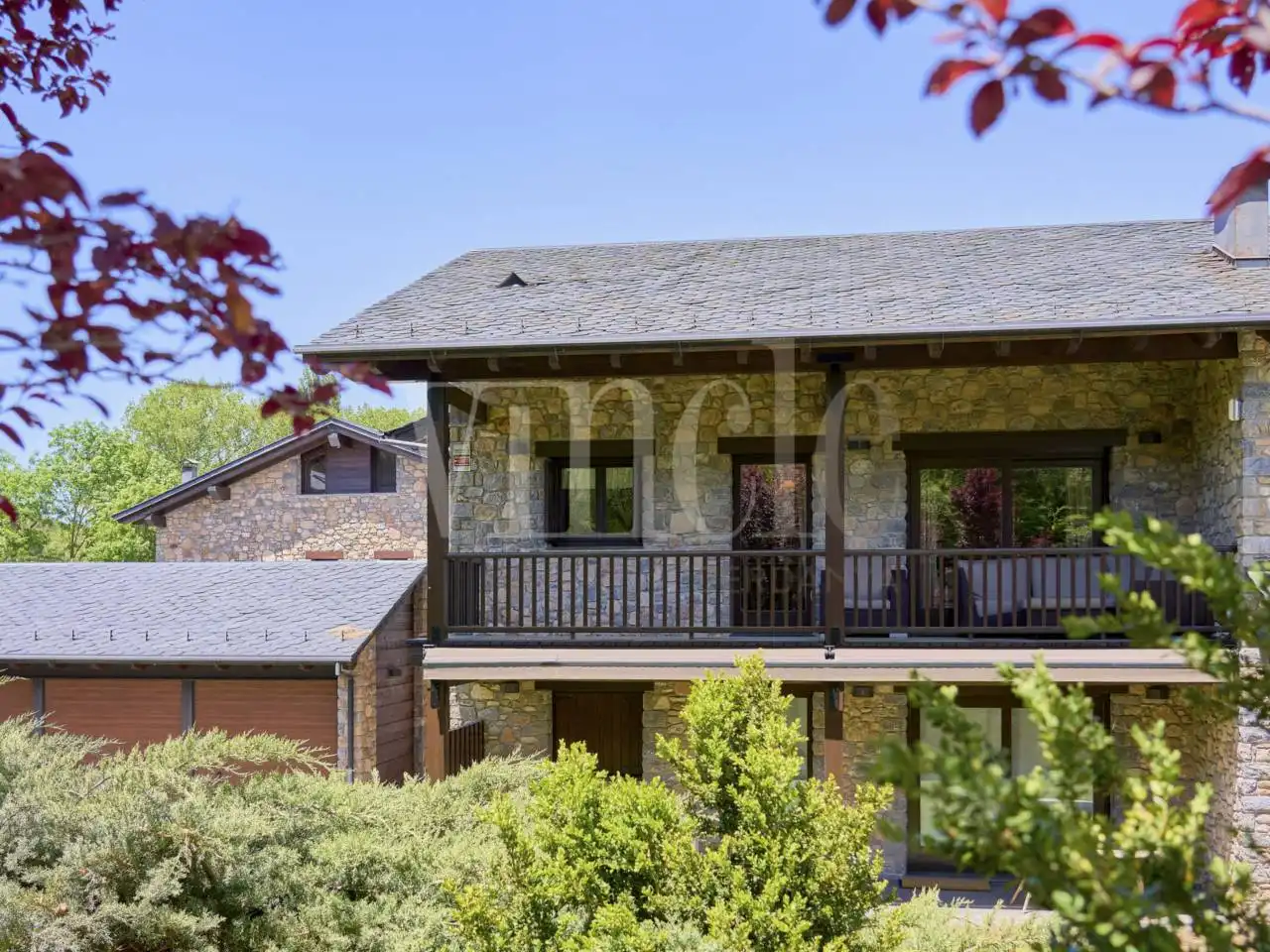 Duplexes for sale in Das