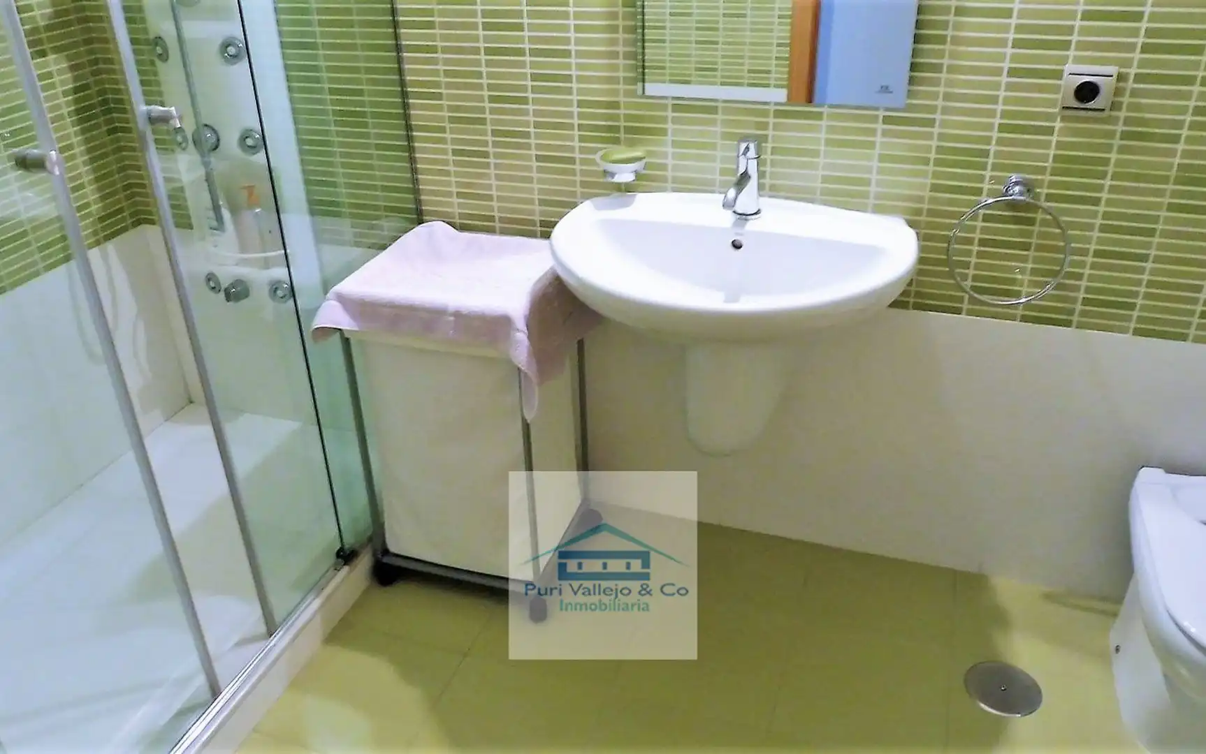 Bathroom of Flat for rent in Córdoba  with Air Conditioner, Terrace and Storage room