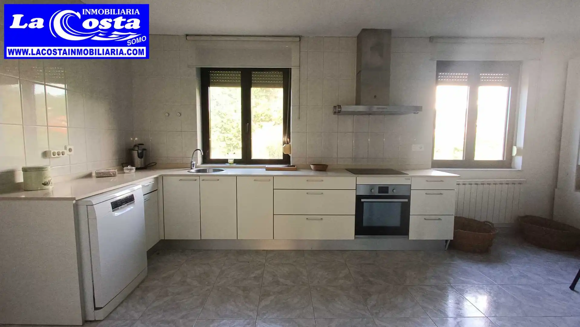 Küche von Haus oder Chalet zum Verkauf in Ribamontán al Mar mit Heizung, Privatgarten und Terrasse