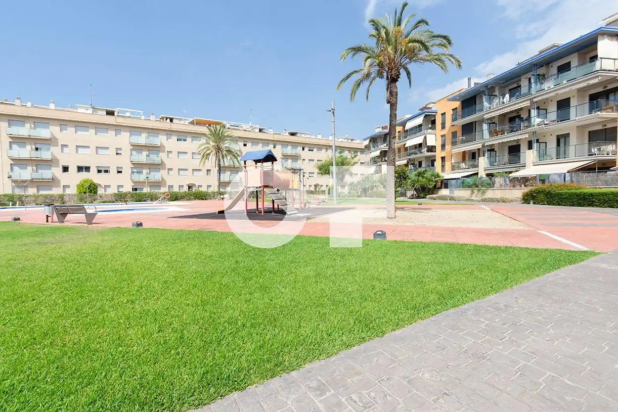 Aparcament de Planta baixa en venda en Cubelles amb Aire condicionat, Calefacció i Jardí privat