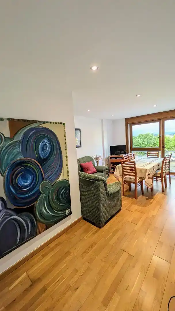 Wohnzimmer von Wohnung zur Miete in Boiro mit Parkett, Möbliert und Ofen