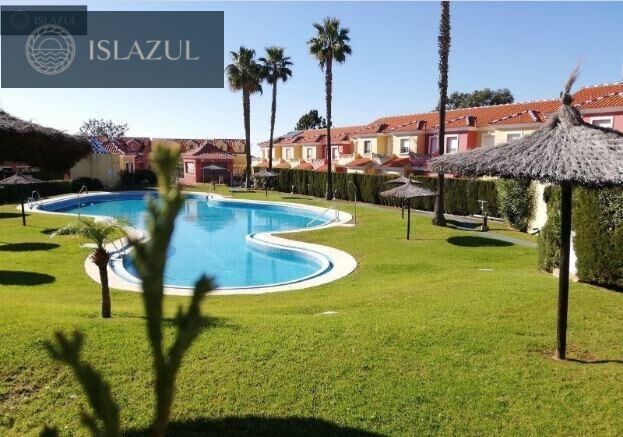 Vista exterior de Apartament en venda en Islantilla amb Calefacció, Terrassa i Piscina comunitària
