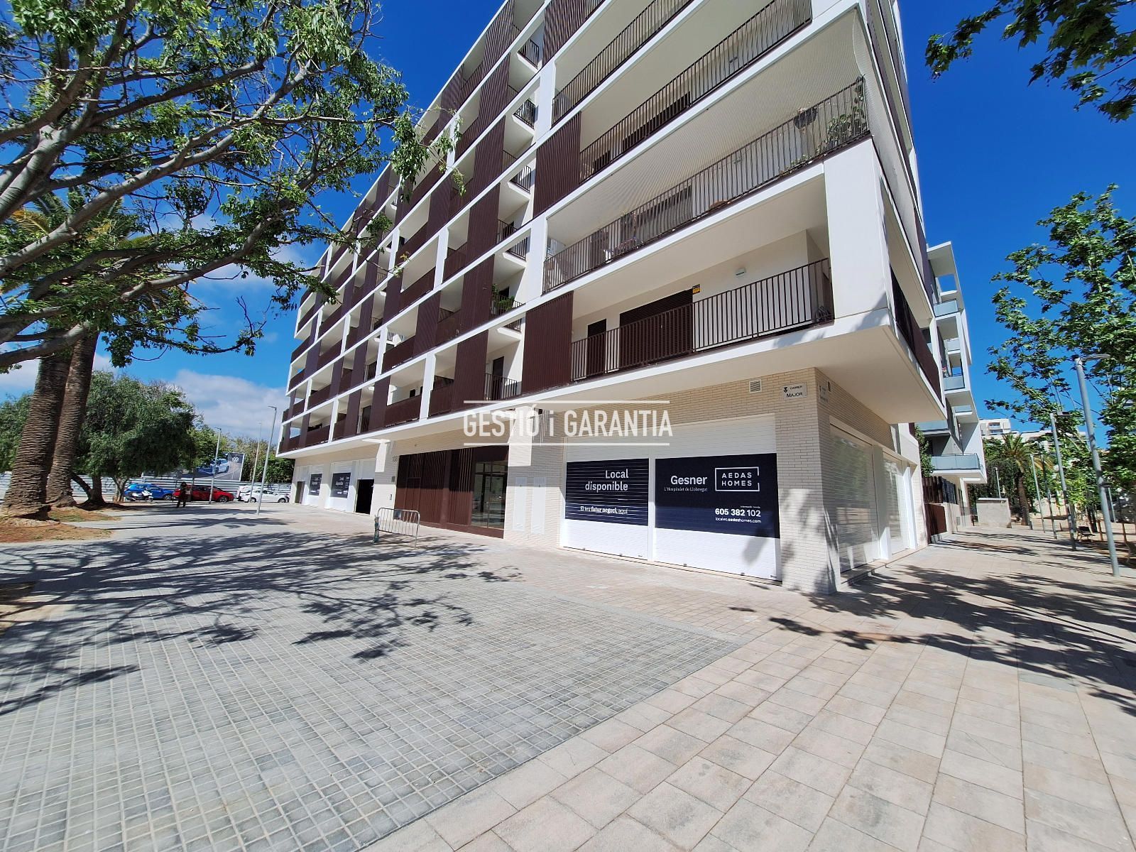 Vista exterior de Local en venta en L'Hospitalet de Llobregat