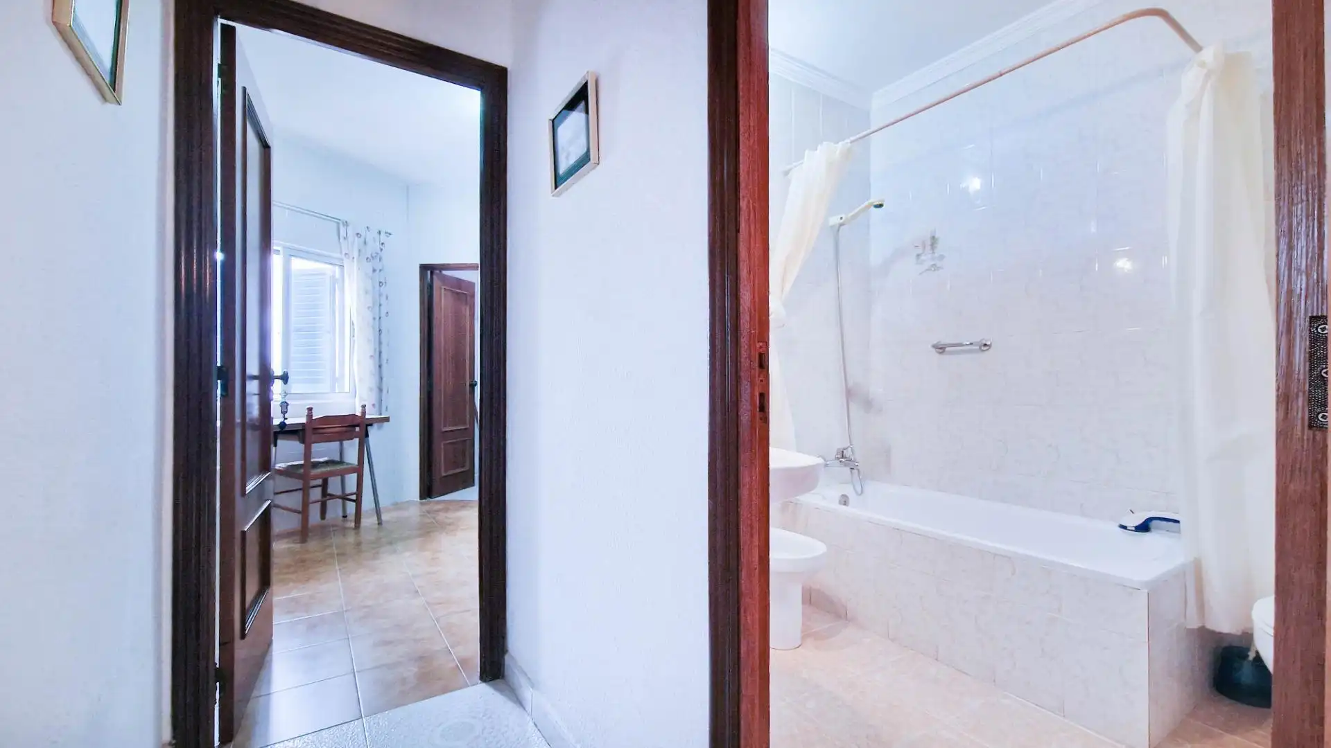 Baño de Casa o chalet en venta en Cheles con Terraza, Trastero y Balcón