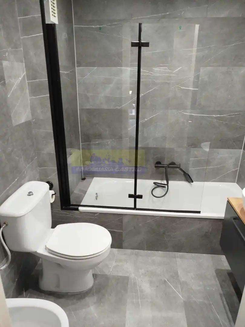 Baño de Piso en venta en Castro-Urdiales con Amueblado