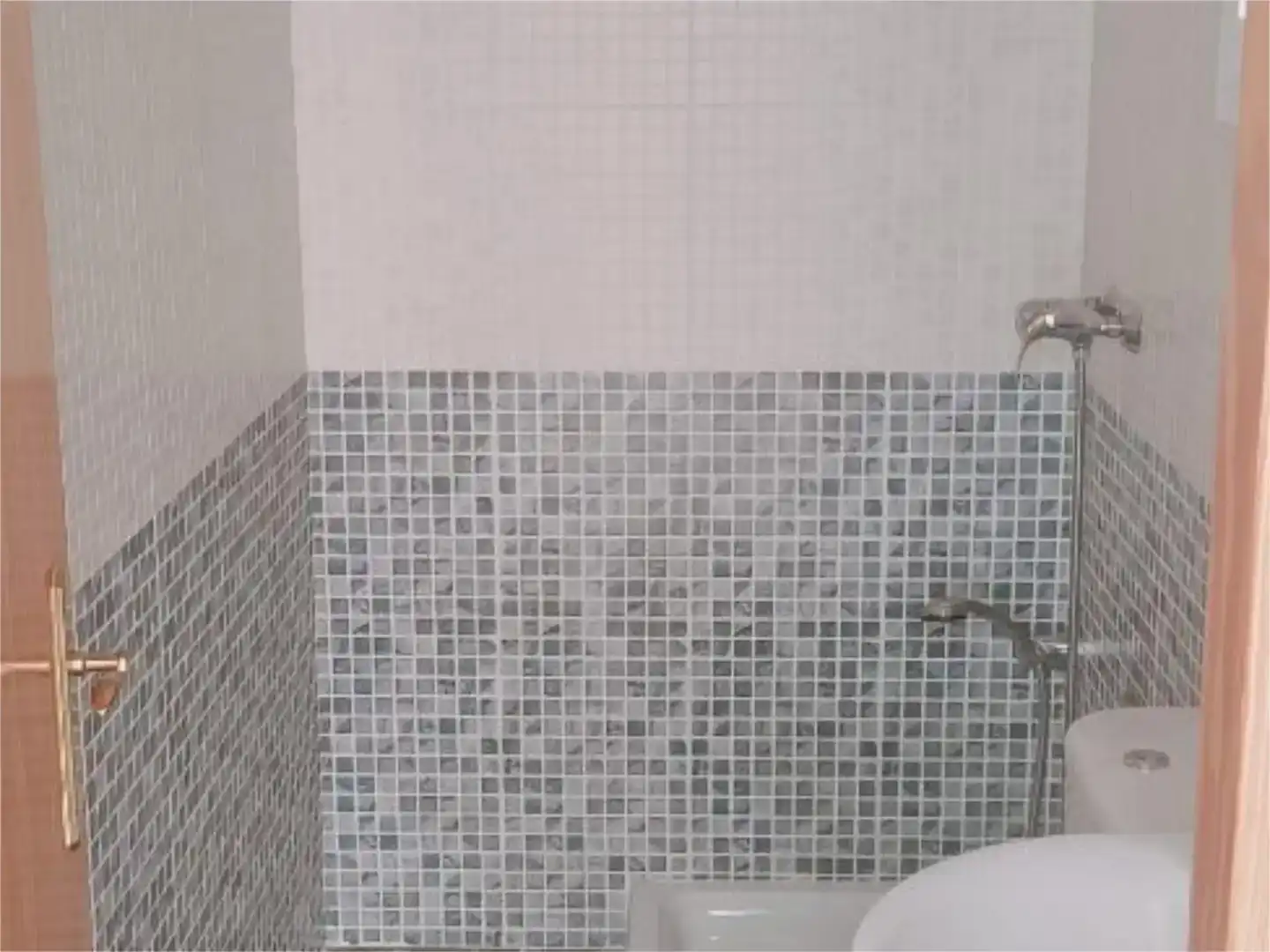 Bany de Casa adosada en venda en Roquetas de Mar amb Aire condicionat, Piscina i Balcó