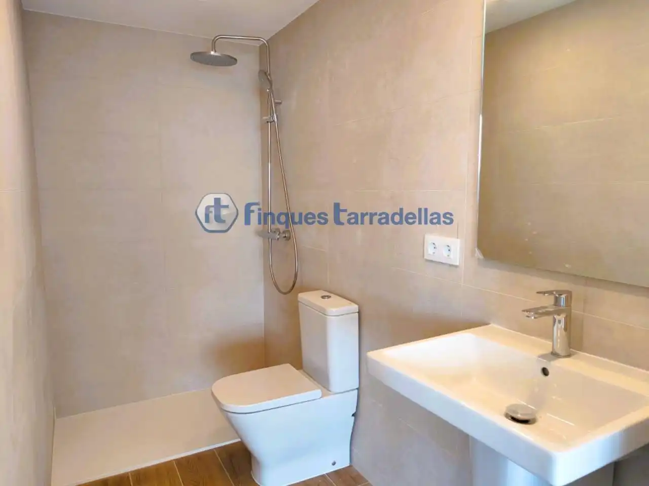 Bany de Pis en venda en Palafolls amb Aire condicionat, Calefacció i Piscina comunitària