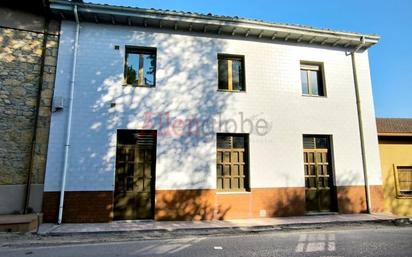 Vista exterior de Casa o xalet en venda en Siero amb Terrassa i Balcó