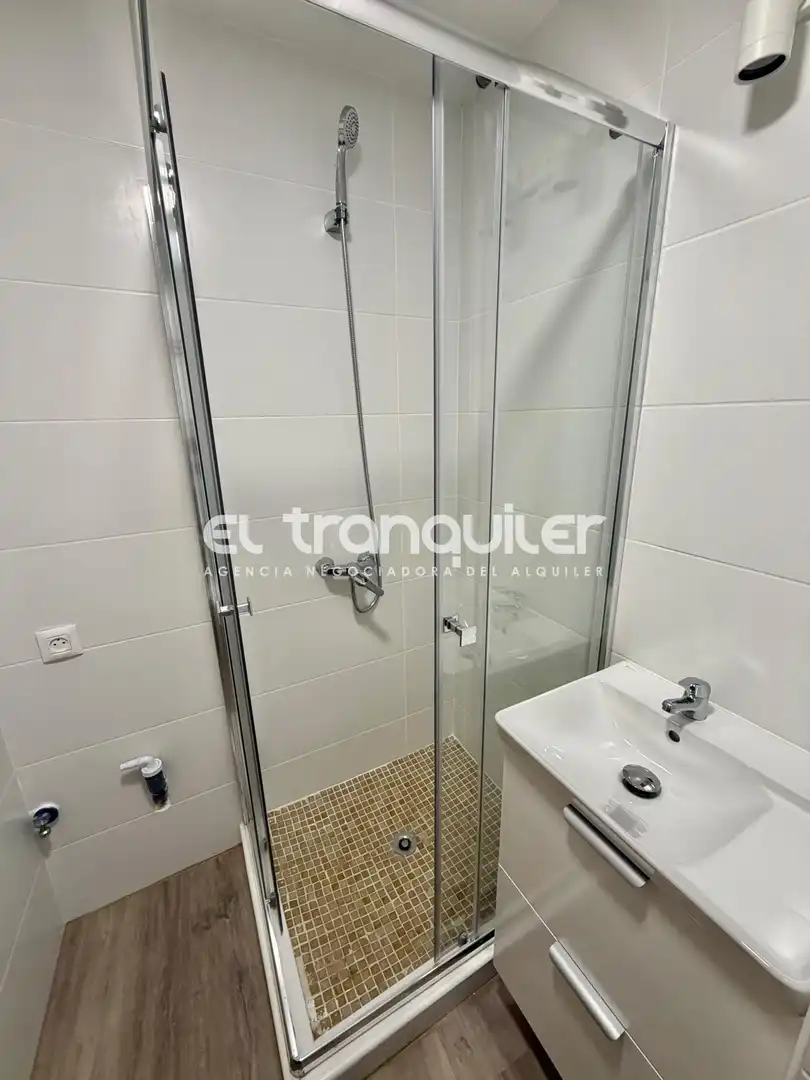 Flat for rent in Calle Ardemans, Guindalera