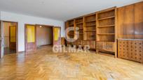 Living room of Flat for sale in  Madrid Capital  with Heating, Terrace and Storage room