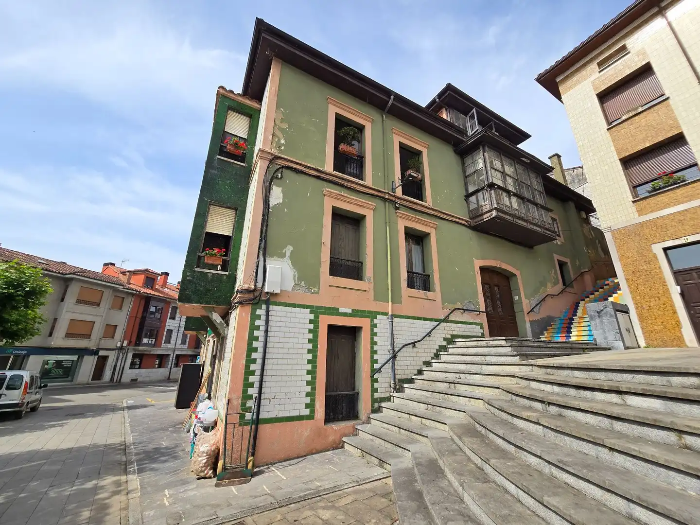 Außenansicht von Gebäude zum Verkauf in Llanes
