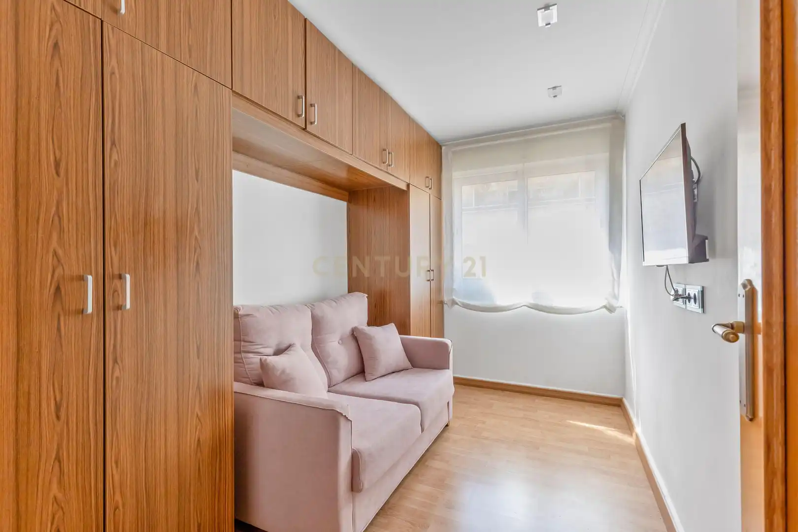 Dormitori de Apartament en venda en Torrevieja amb Aire condicionat, TV i Balcó