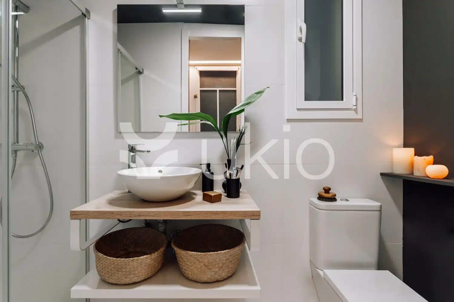 Bathroom of Apartments for rent in Barcelona  with Air Conditioner, Heating and Furnished