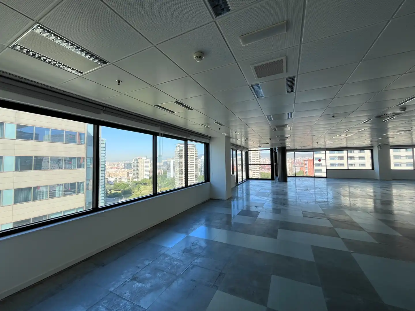 Büro zur Miete in Barcelona mit Klimaanlage und Heizung