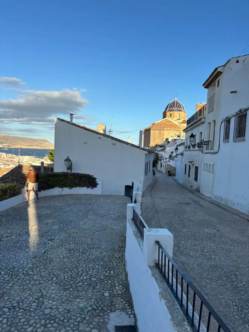 Außenansicht von Einfamilien-Reihenhaus zur Miete in Altea