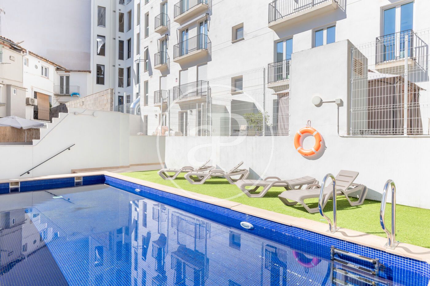 Piscina de Piso de alquiler en  Valencia Capital con Aire acondicionado, Calefacción y Jardín privado