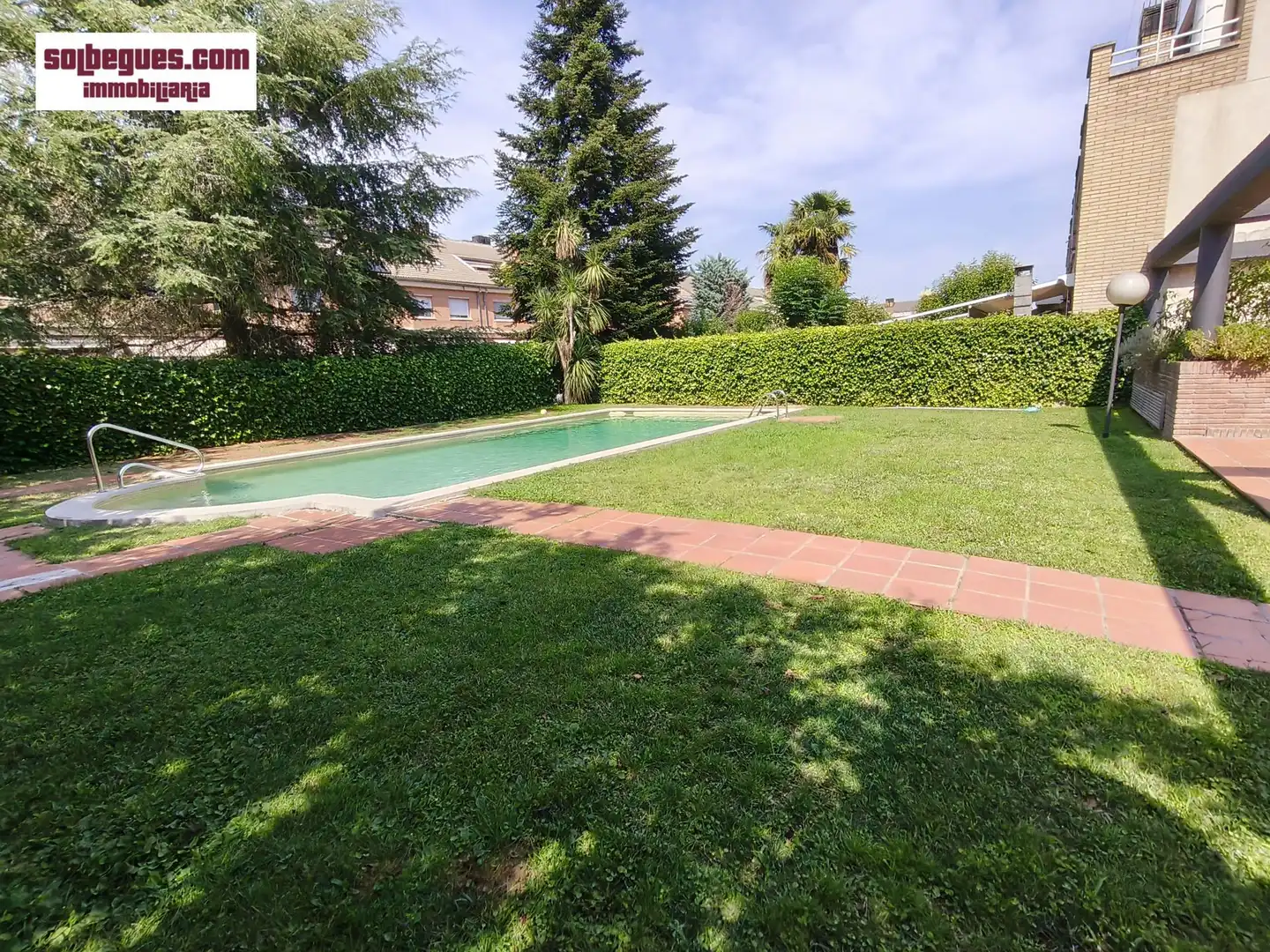 Piscina de Casa adosada en venda en Begues amb Aire condicionat, Calefacció i Jardí privat