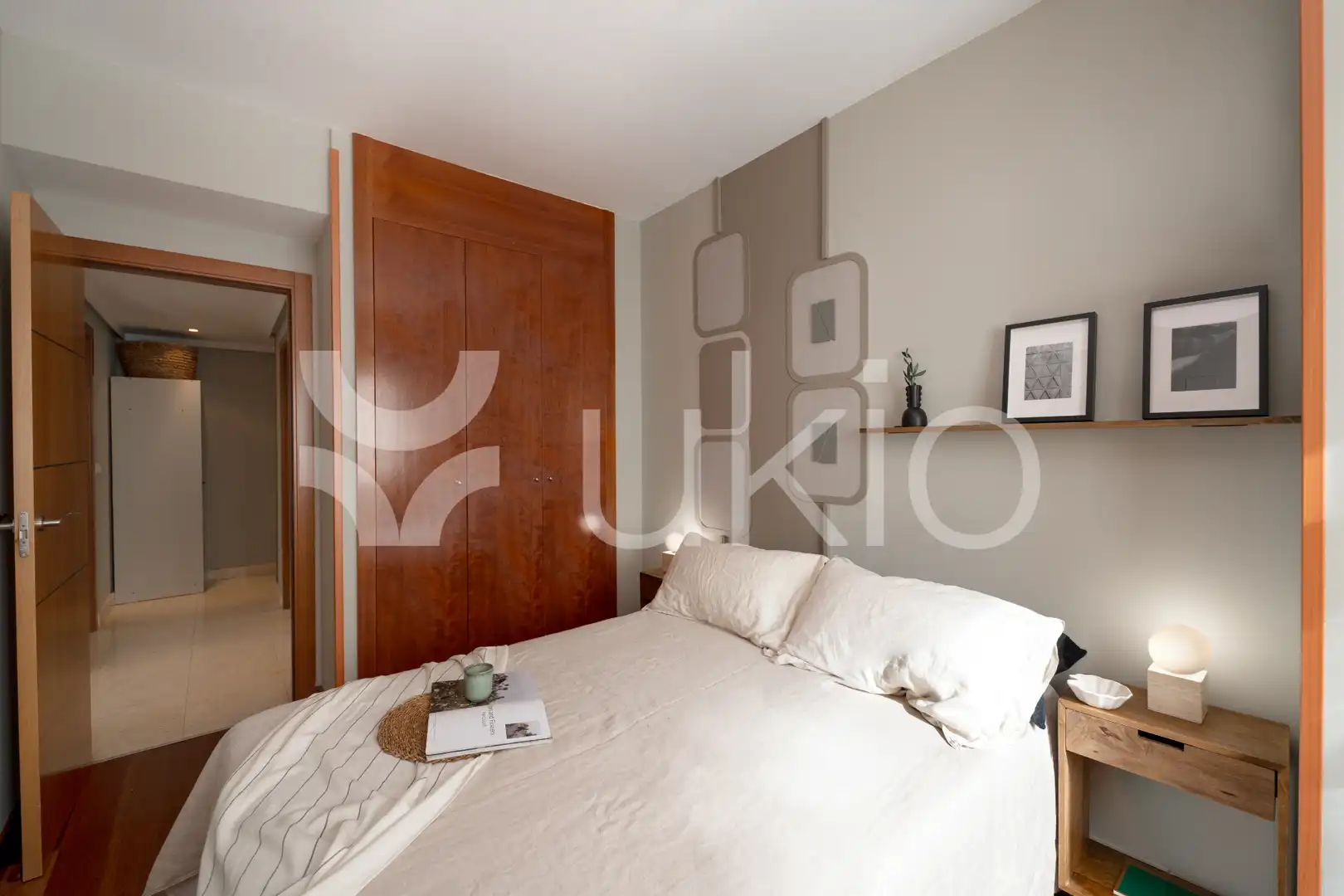 Dormitori de Apartament de lloguer en Madrid amb Aire condicionat, Calefacció i Moblat