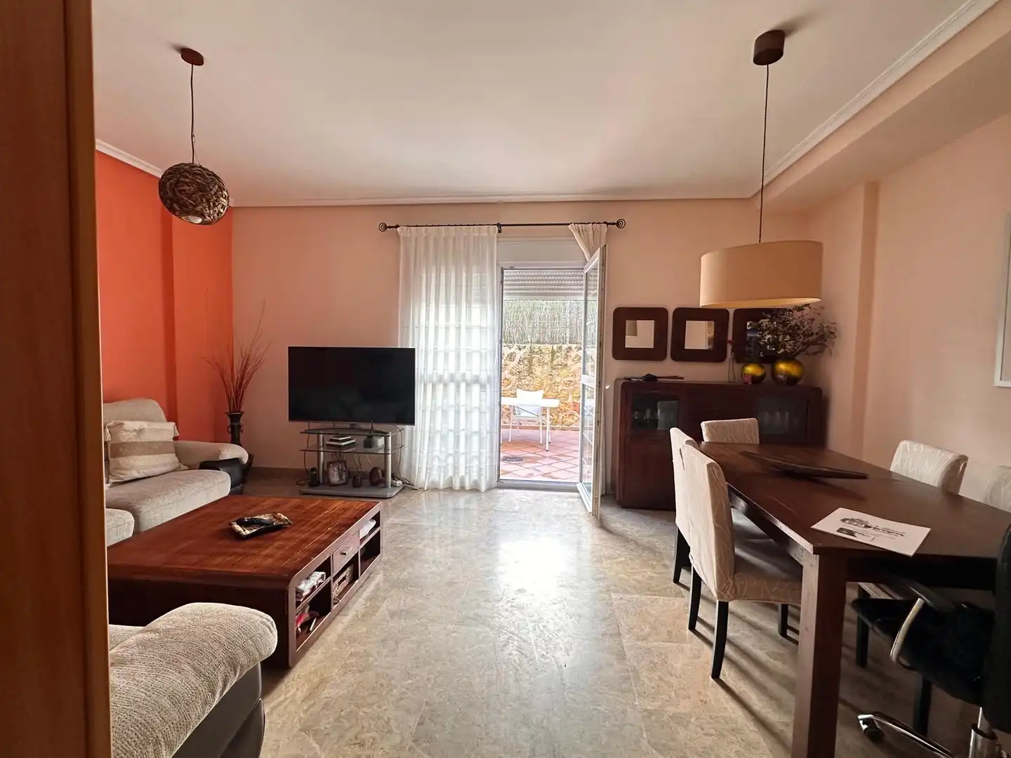 Sala de estar de Casa adosada en venta en Montequinto con Aire acondicionado y Calefacción