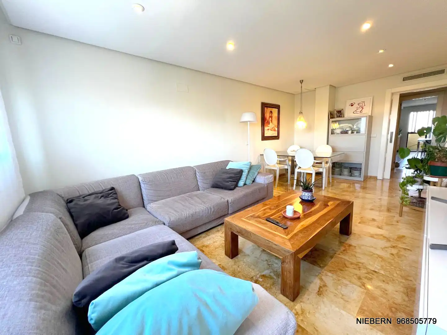 Wohnung zur Miete in Avenida Reina Victoria Eugenia, Alameda