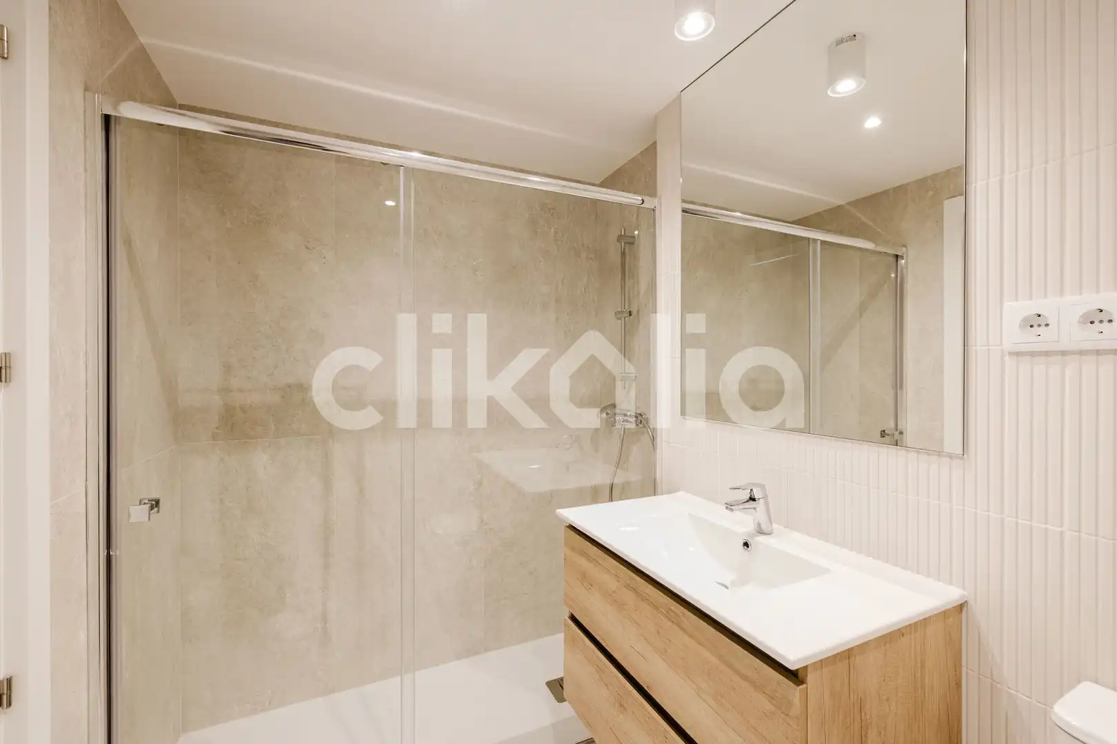 Badezimmer von Wohnung zum Verkauf in Marbella mit Klimaanlage, Privatgarten und Terrasse
