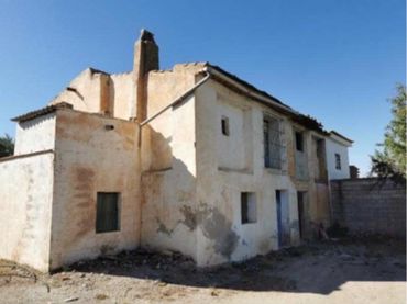 Rustikales Grundstück zum Verkauf in Baza