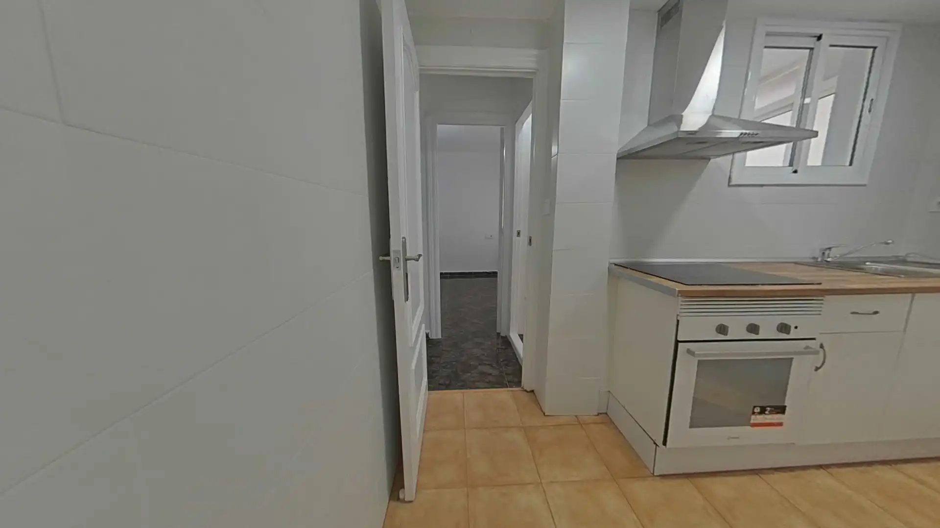 Piso en venta en L'Hospitalet de Llobregat con Calefacción y Amueblado