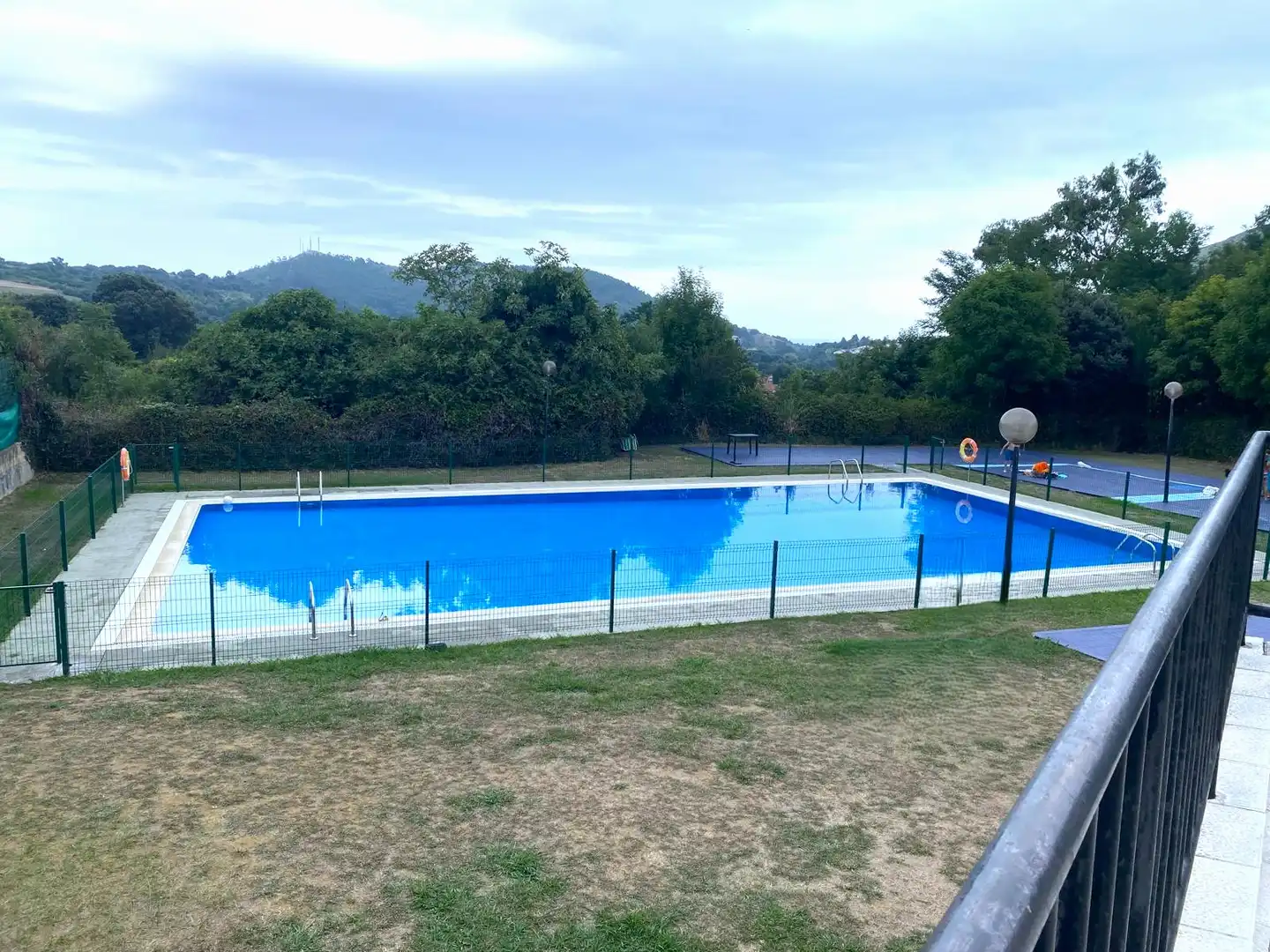 Piscina de Casa o chalet en venta en Castro-Urdiales con Calefacción y Piscina comunitaria