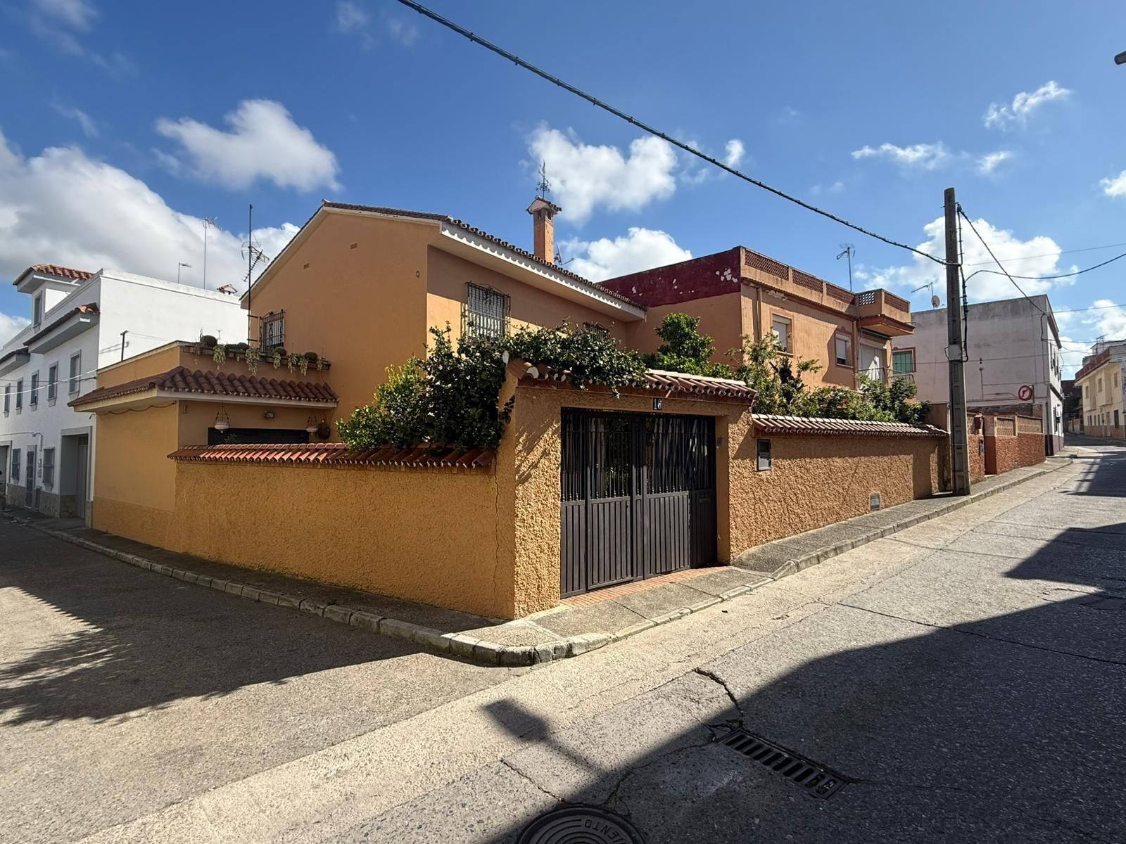 Exterior view of Single-family semi-detached for sale in Algeciras