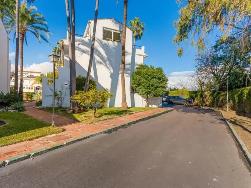 Detached homes for rent in Guadalmina Baja