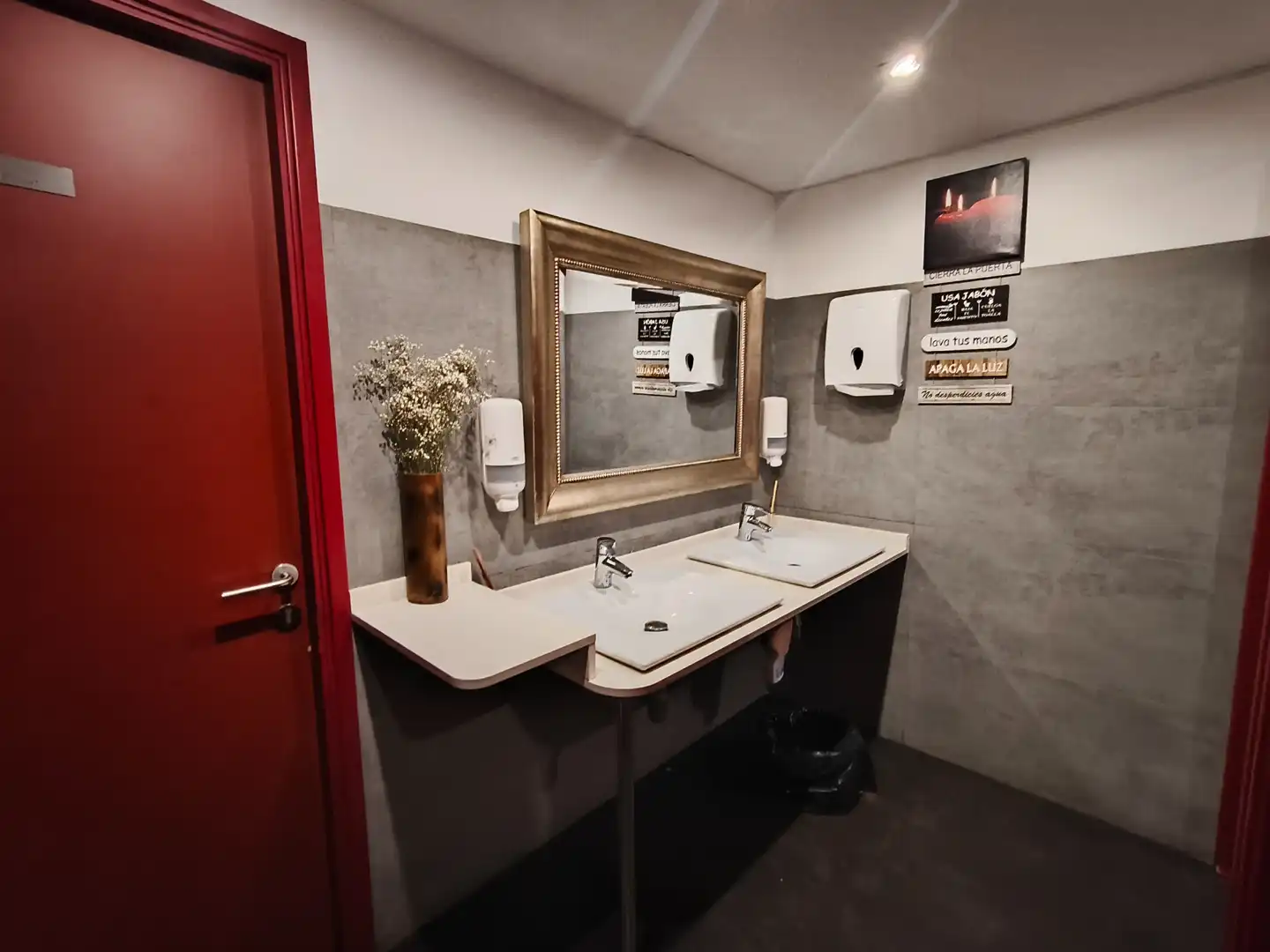 Baño de Local en traspaso en Barcelona con Aire acondicionado, Terraza y Amueblado