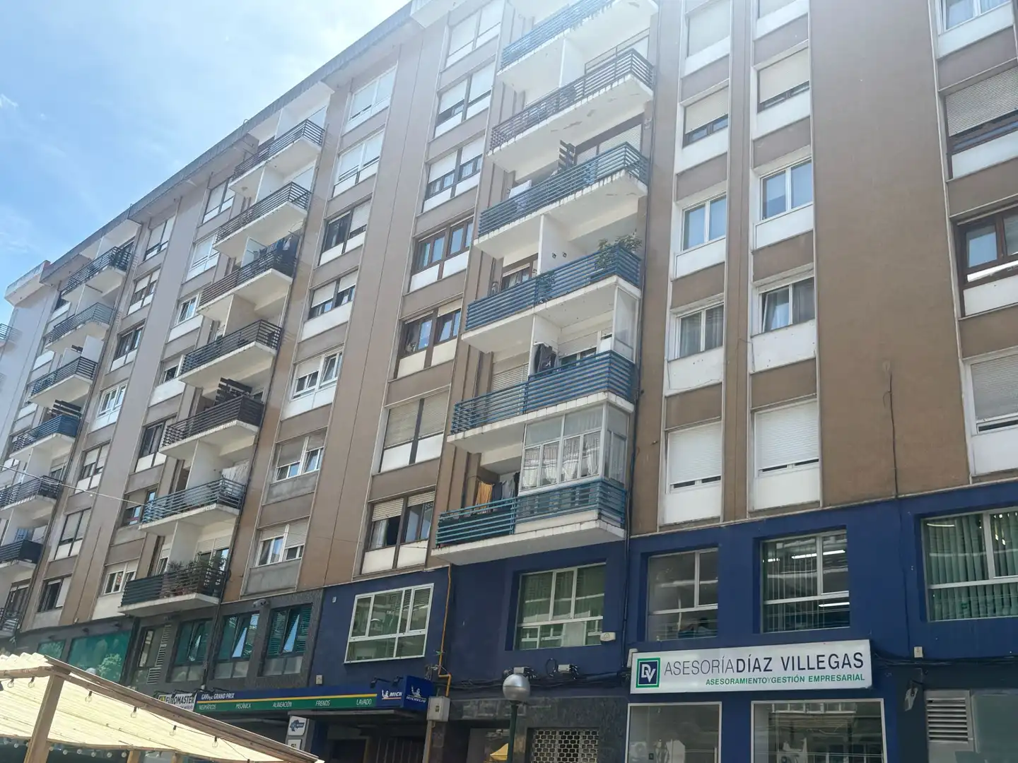 Vista exterior de Pis en venda en Torrelavega  amb Calefacció, Moblat i Balcó
