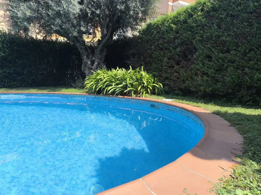 Piscina de Casa o xalet en venda en Pineda de Mar