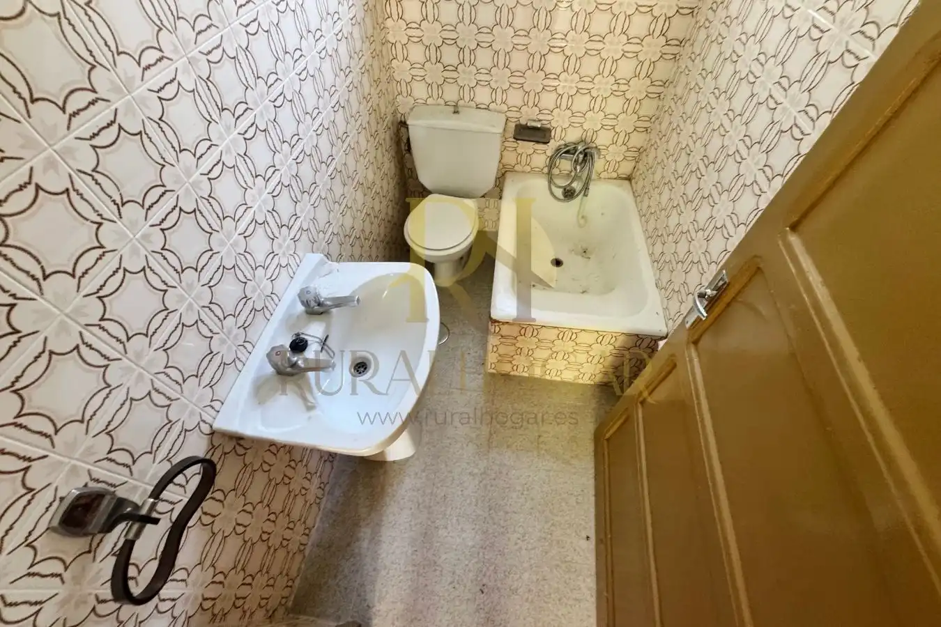Bathroom of Houses for sale in Matallana de Torío  with Heating and Private garden