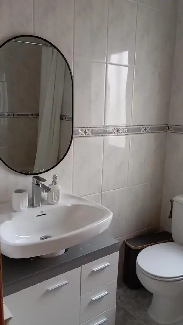 Bany de Casa adosada en venda en Cedillo del Condado amb Calefacció, Jardí privat i Terrassa