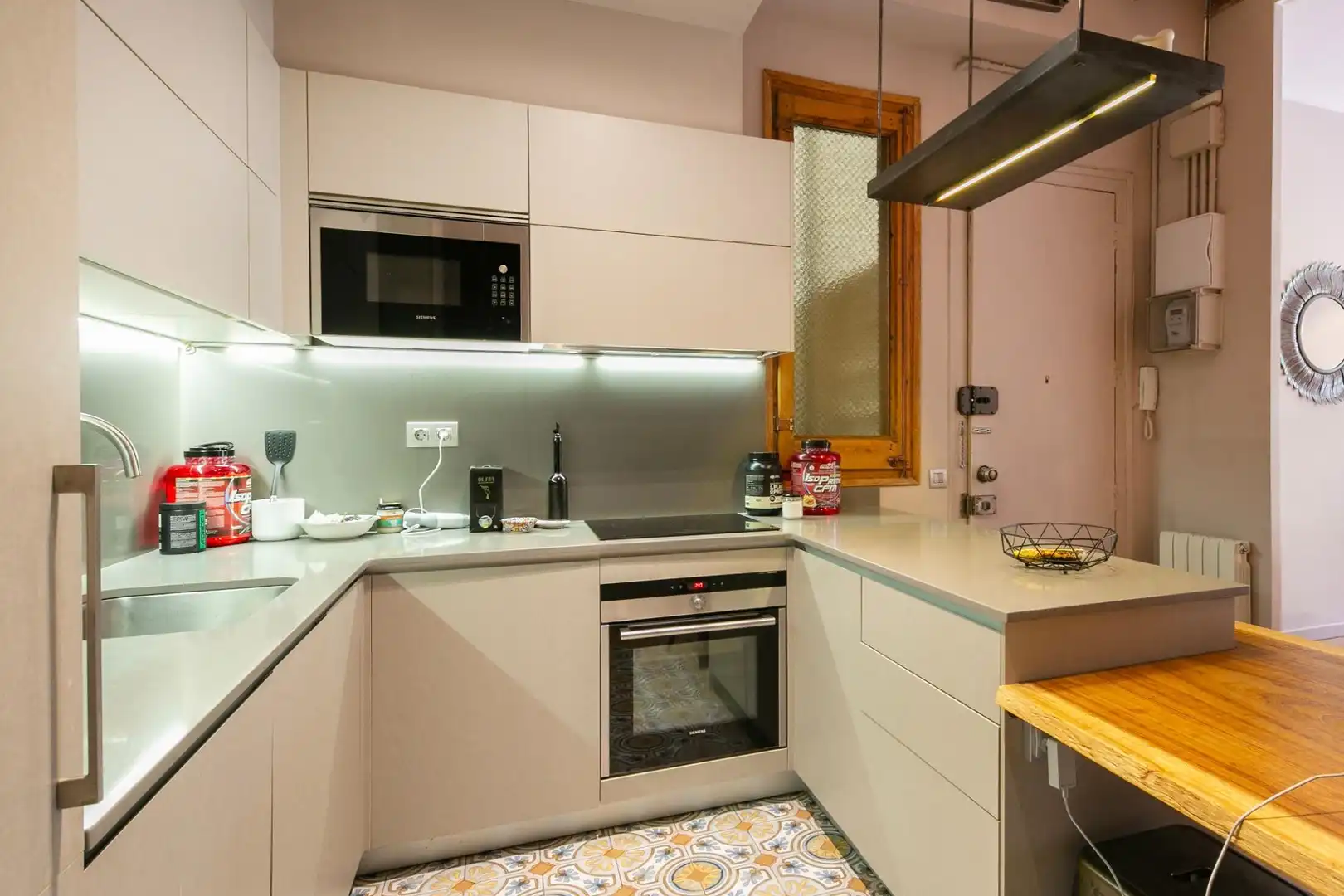 Cocina de Piso de alquiler en Barcelona con Calefacción, Parquet y Amueblado
