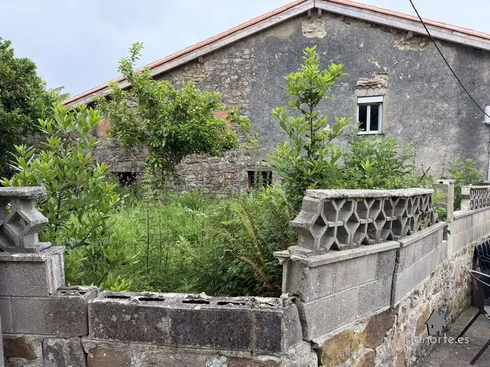 Vista exterior de Casa adosada en venda en Villaviciosa amb Jardí privat