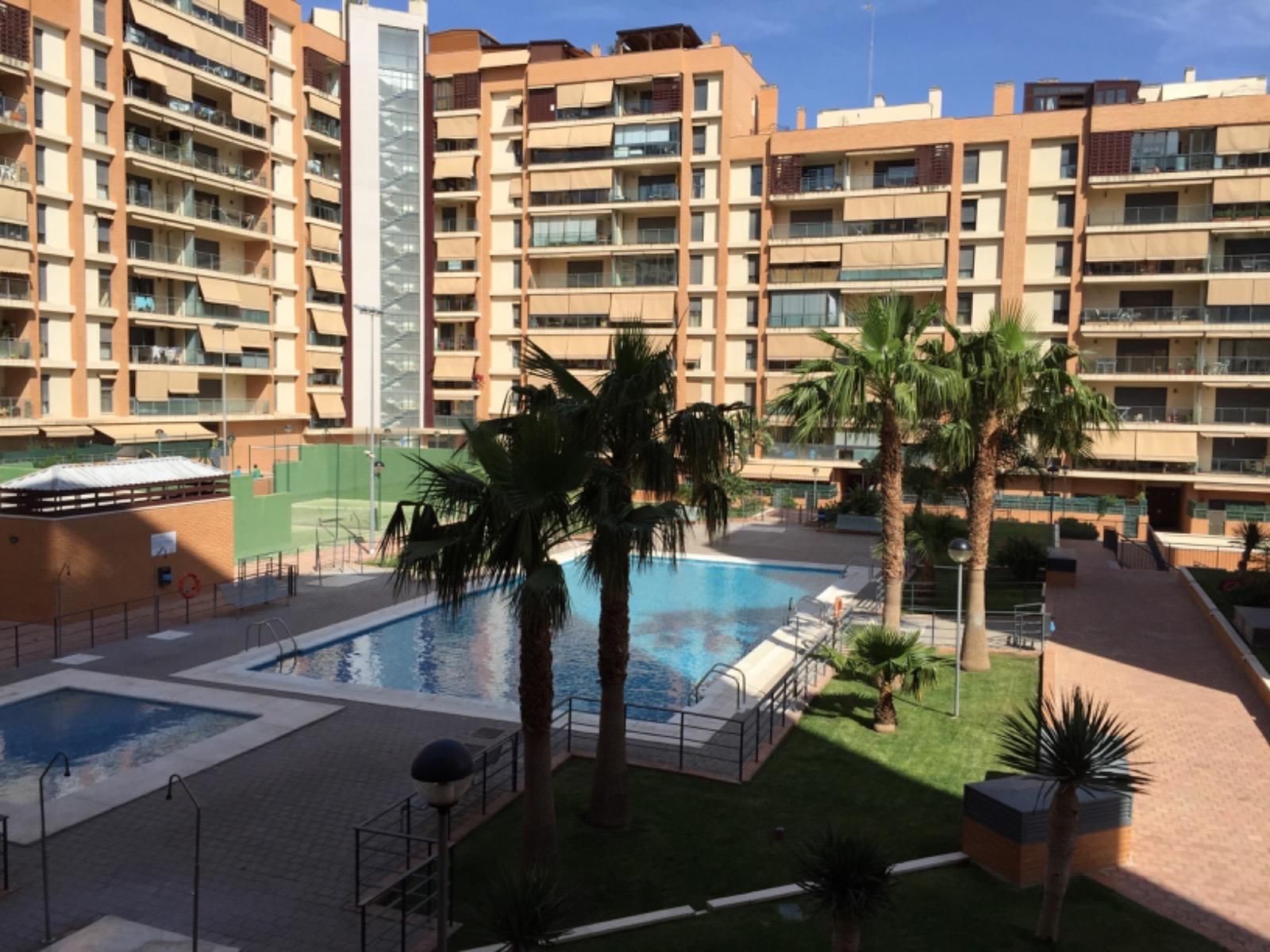 Swimming pool of Flat to rent in Alicante / Alacant  with Air Conditioner, Heating and Private garden