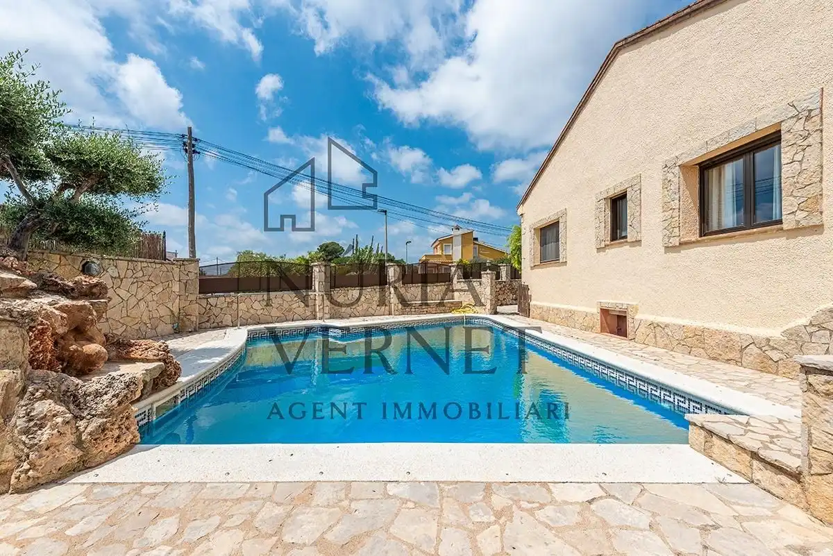 Piscina de Casa o chalet en venta en Botarell con Aire acondicionado, Calefacción y Jardín privado