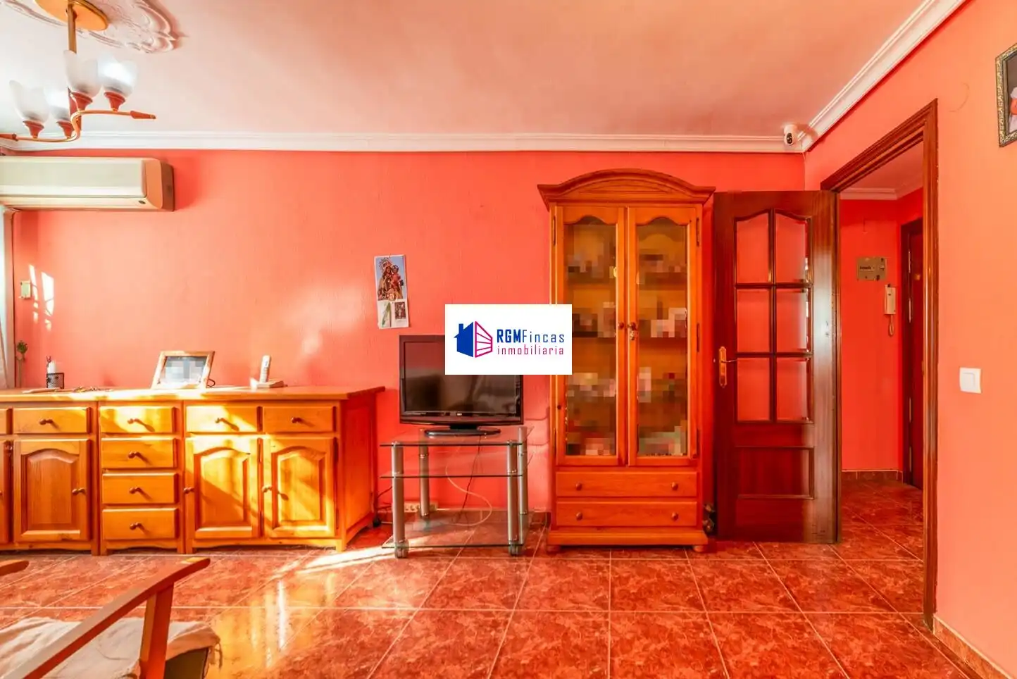Living room of Flat for sale in Sevilla  with Air Conditioner and Storage room