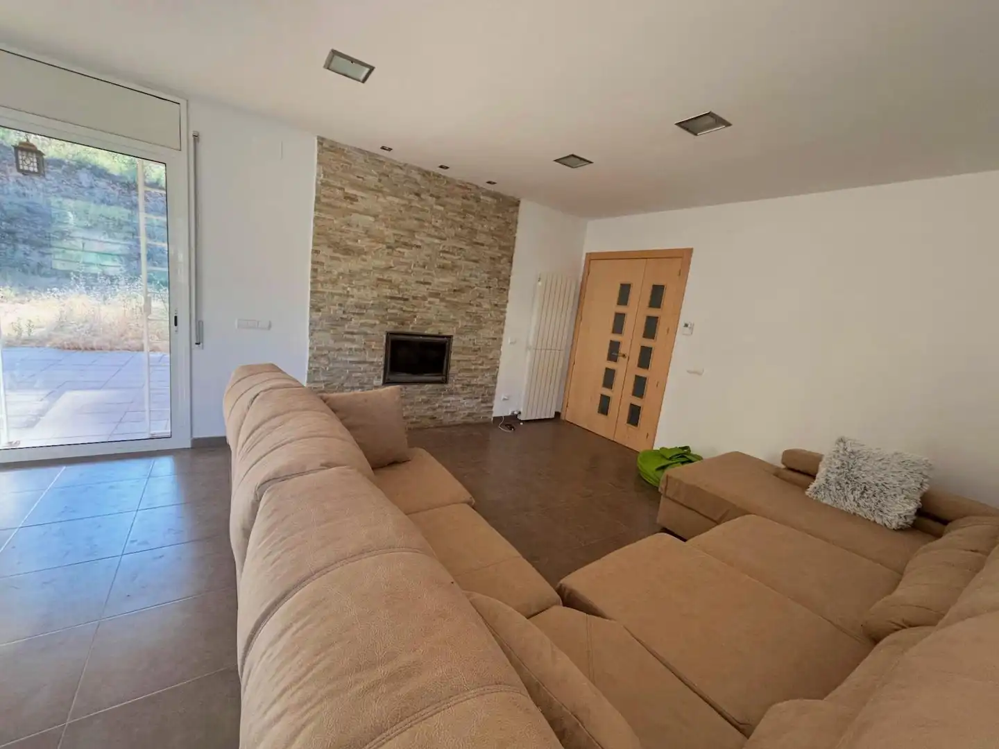 Sala d'estar de Casa o xalet en venda en Torrelles de Foix amb Jardí privat