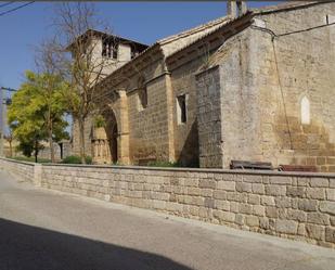 Vista exterior de Casa o xalet en venda en Castrojeriz amb Calefacció, Jardí privat i Terrassa