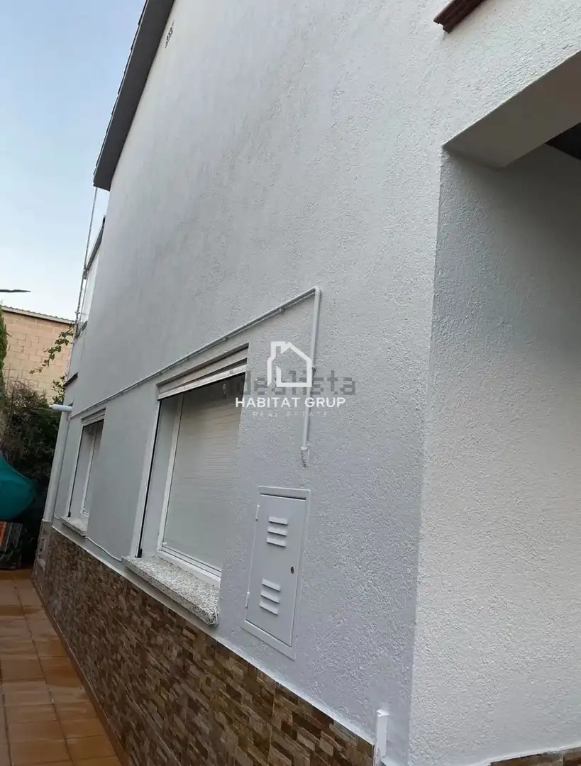 Vista exterior de Casa o xalet en venda en Banyoles amb Calefacció, Terrassa i Traster