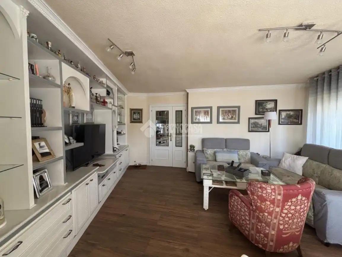 Piso con ascensor en venta en Base Aérea, imagen 5