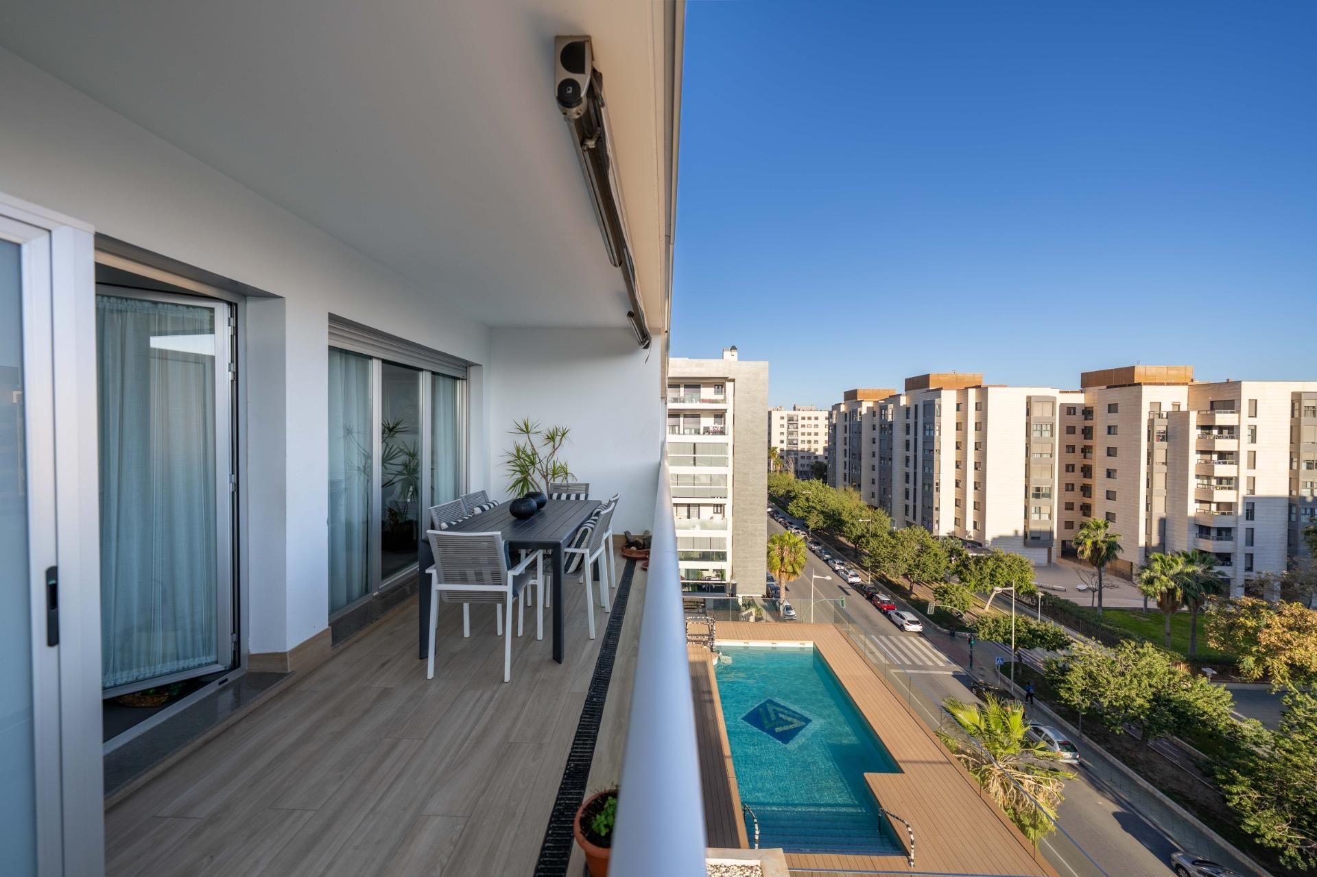 Terrassa de Pis en venda en  Almería Capital amb Aire condicionat, Calefacció i Jardí privat
